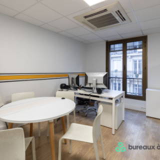 Bureau privé 80 m² 18 postes Location bureau Rue Jadin Paris 75017 - photo 2